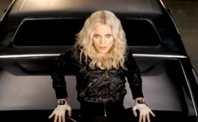 Мадонну раскритиковали за селфи из туалета