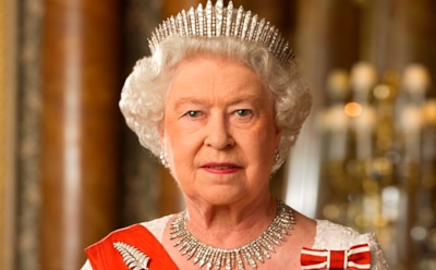 СМИ: Елизавета II собирается покинуть престол