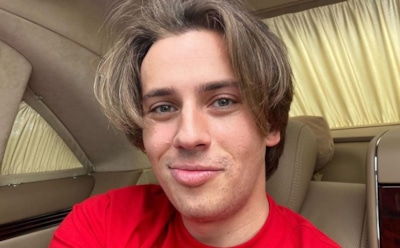 Галкин показал трогательные фото Лизы и Гарри за школьной партой