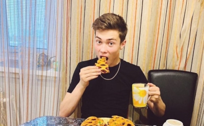 Ирина Шейк подала в суд на блогера из-за похабной песни