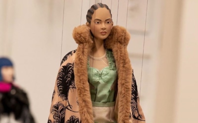 Из-за COVID-19 моделей на модном показе заменили куклами-марионетками