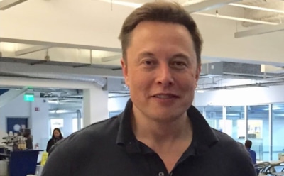 Машина Илона Маска пролетела рядом с Марсом