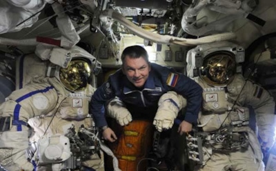 Космонавт Самокутяев хочет судиться из-за твитов робота Федора