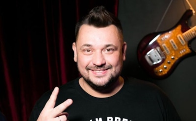 Сергей Жуков рассказал, как торговал на рынке и пострадал от кислоты