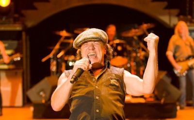 Вокалист AC/DC рассказал, как охотился на лох-несское чудовище