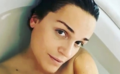 Певица Слава пожаловалась, что на Мальдивах вынуждена спать в ванной