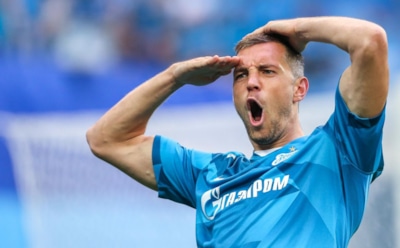 Воздушный поцелуй, расизм и другие провалы Артема Дзюбы