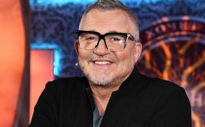 Дибров впустил журналистов в свой роскошный особняк