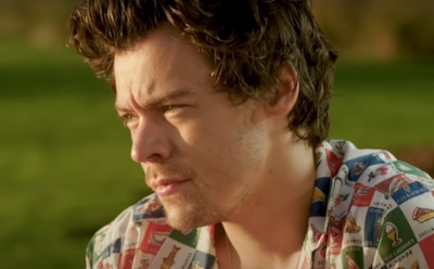 Звезды выступают в поддержку Гарри Стайлза в женских платьях