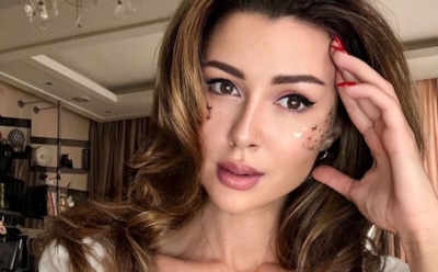 Посты дочери Заворотнюк восприняли как намек на свадьбу