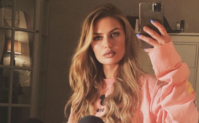 Викторию Боню задержали в аэропорту Парижа