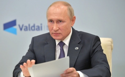 Путин отругал чиновников без шапок