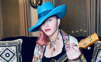 62-летняя Мадонна решилась на первую татуировку