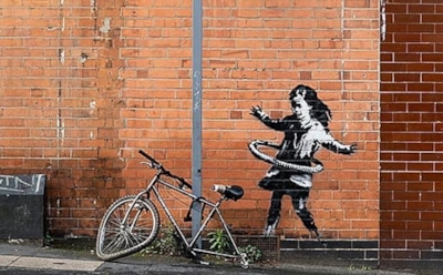 Новое граффити Бэнкси с чихнувшей старушкой оценили в миллионы долларов