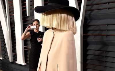 Певица Сиа поддержала обвинения Лабафа в абьюзе