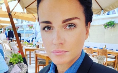 Певица Слава записала видео из больницы после операции на руке