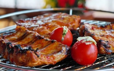 7 необычных блюд из свинины, которые украсят новогодний стол