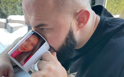 «Чтоб не перепутал»: Самойлова засыпала Джигана подарками со своим портретом