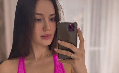 Собчак высмеяла жену Тарасова за старый купальник и фотошоп