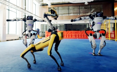 Роботы Boston Dynamics залихватски сплясали в честь Нового года