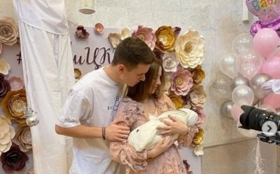 Сын Валерии помпезно встретил жену и дочь из роддома