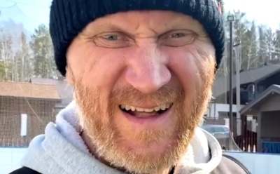 Звезда «Уральских пельменей» Рожков работает на парковке