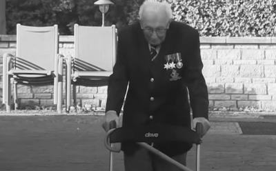 Сэр Том Мур умер в 100 лет