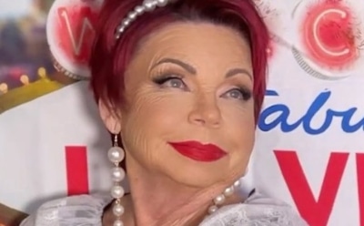 75-летняя мать Наташи Королевой огорошила розовым «платьем принцессы»