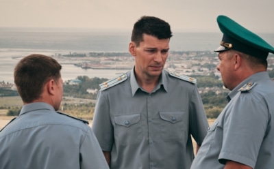 Любовь из прошлого: актеры и их роли в сериале «Курорт цвета хаки»