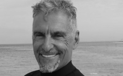 Актер Клифф Саймон погиб на пляже в 58 лет