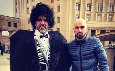 К Марии Захаровой приехал джигит на коне