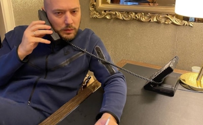 Маркони вклеил в свой паспорт фотографию Гудкова