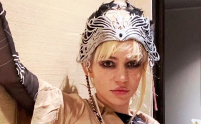 Избранница Илона Маска сделала тату в виде «инопланетного шрама»