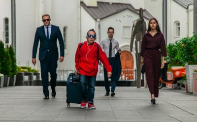 Скандалы, хоккей и тюрьма: актеры и их роли в сериале «По колено»