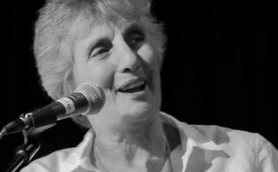 Умерла певица и феминистка Аликс Добкин