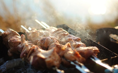 Диетолог рассказала о безопасном для щитовидки шашлыке