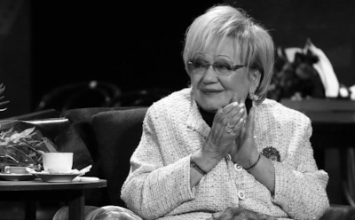 Памятник на могиле Галины Волчек сочли неудачным