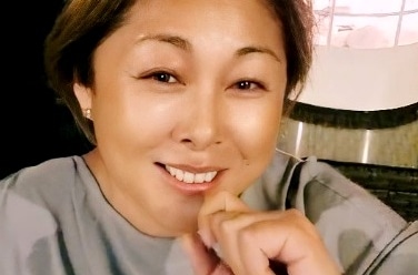 Аните Цой сделали операцию на онемевшей руке