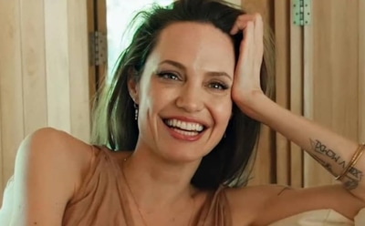 Анджелину Джоли заметили на свидании с 31-летним певцом