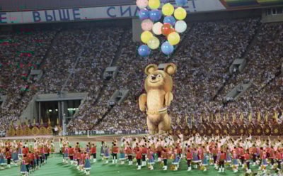 Горящие голуби, проклятый Мишка и другие ЧП во время Олимпийских игр