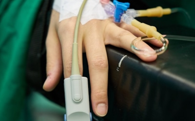 Вирусолог рассказал о риске тромбов в глазах после COVID-19