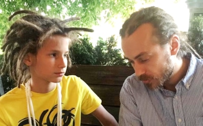 Мать и отец Децла ополчились на внука, обвинив его во лжи