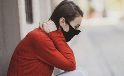 Эксперт объяснила, как избежать депрессии при COVID-19