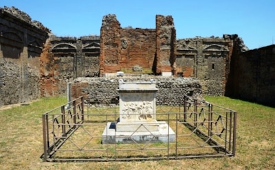 Мумию древнего священника нашли в Помпеях