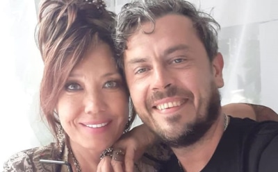 57-летняя Азиза впервые вышла замуж