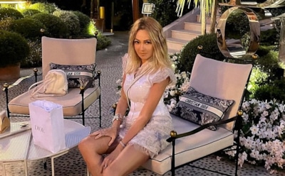 «Маленький курьез»: Рудковская запуталась в платье на красной дорожке