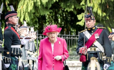 Елизавета II подает в суд на Гарри и Меган – СМИ