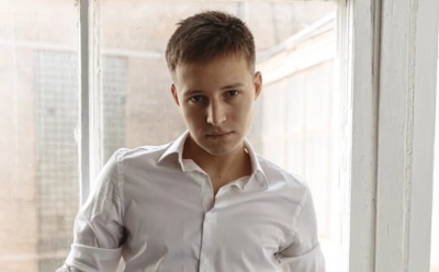 Избили актера из «Шерлока в России» Дмитрия Ломакина