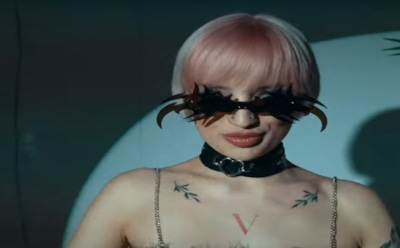 Блогерша Марсиага из-за парня облила соперницу зеленкой