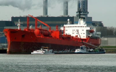 Самый большой корабль: от авианосца до круизного лайнера